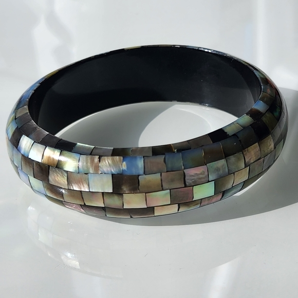 Shell bangle and metal bangle - Picture 3 of 3